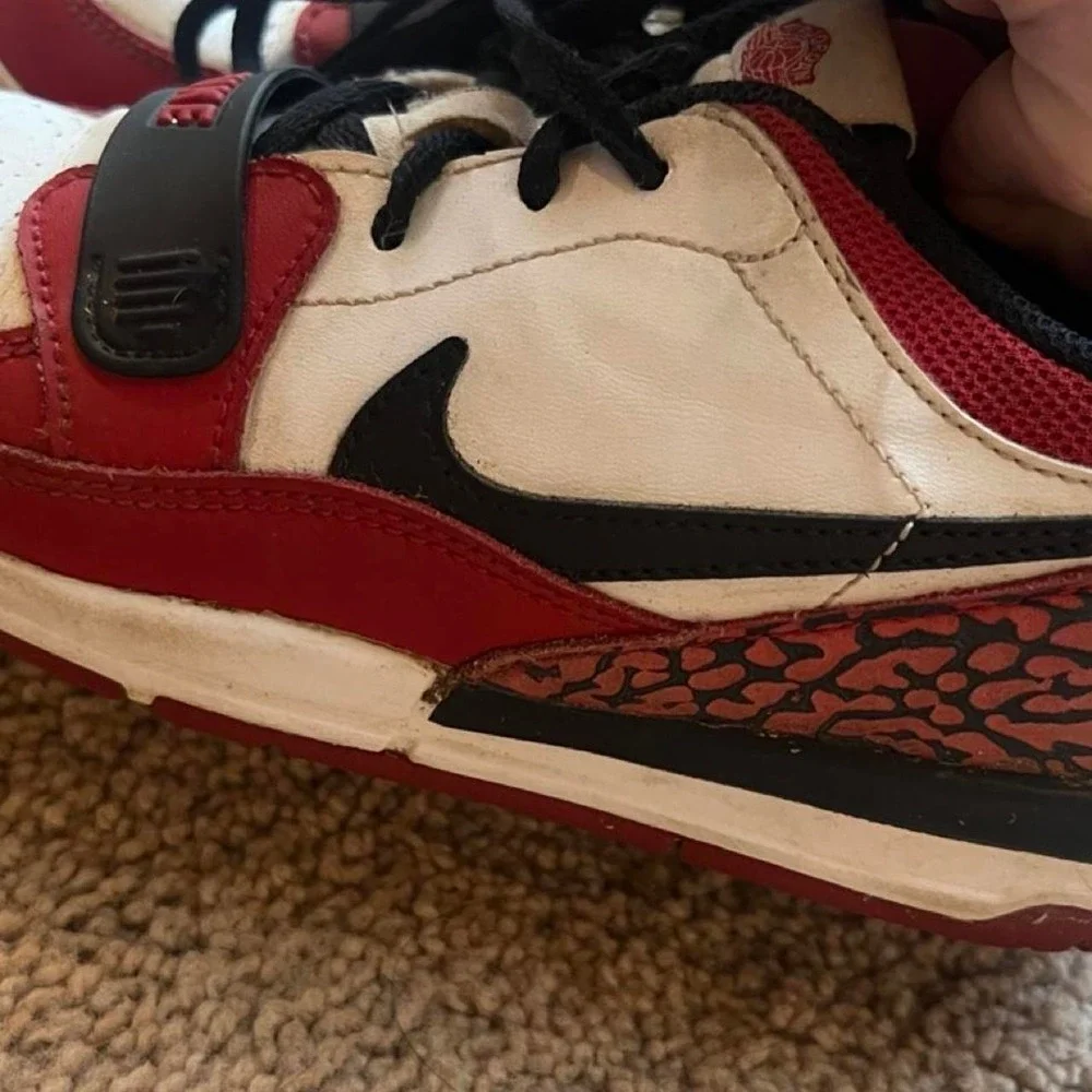 Jordan Retro Red Size 2.5